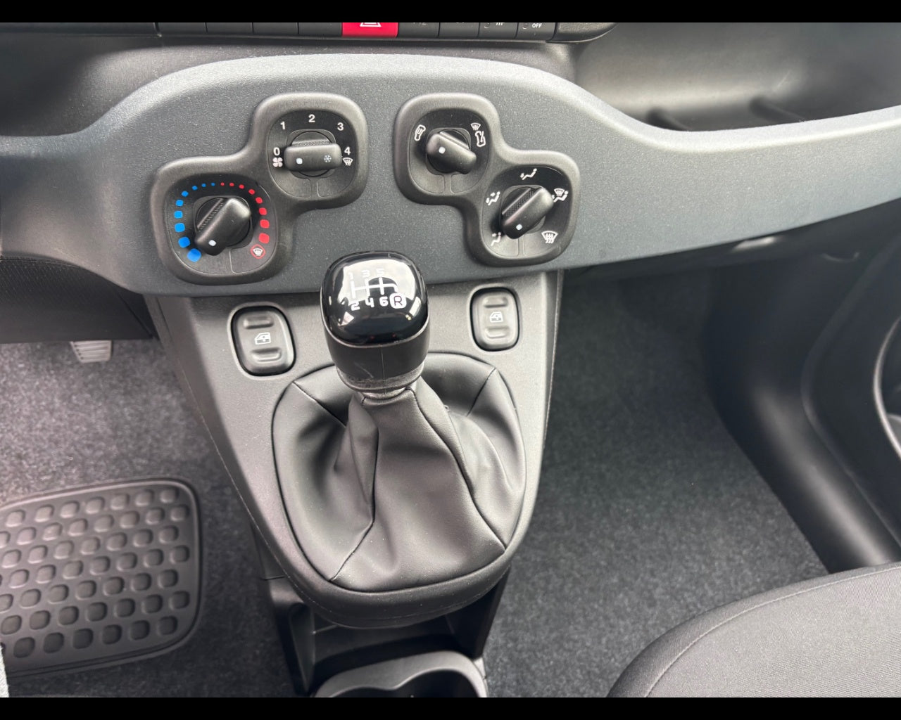 Panda Van Series 9 Panda 1.0 Hybrid S&S 70cv E6.4 - 2 Posti