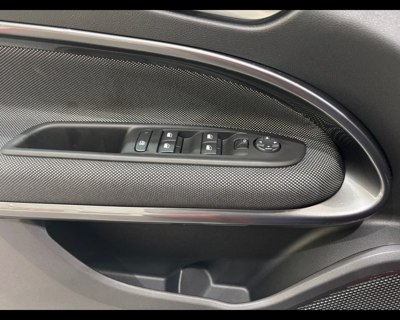 600 Hybrid Icon 1.2 Hybrid 145cv