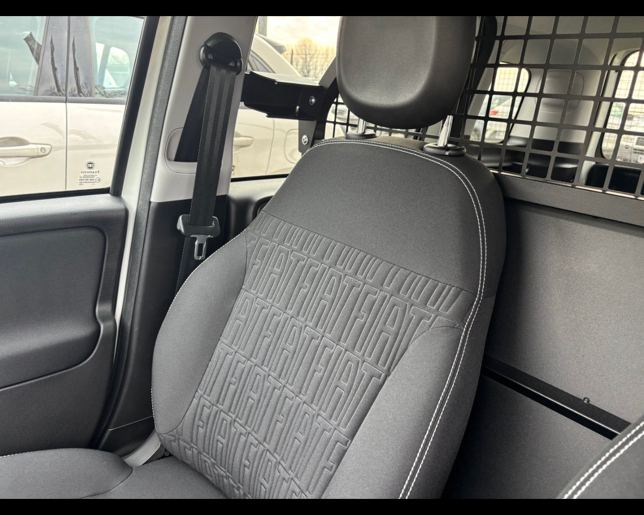 Panda Van Series 9 Panda 1.0 Hybrid S&S 70cv E6.4 - 2 Posti