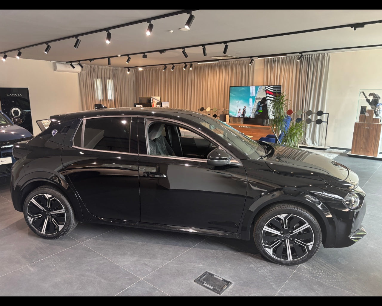 Nuova Ypsilon Mhev Serie 1 Nuova Ypsilon Lx 1.2 110cv Ibrida