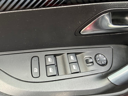 PEUGEOT 2008 1.2 BZ ALLURE