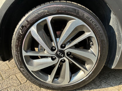 KIA NIRO HYBRID STYLE